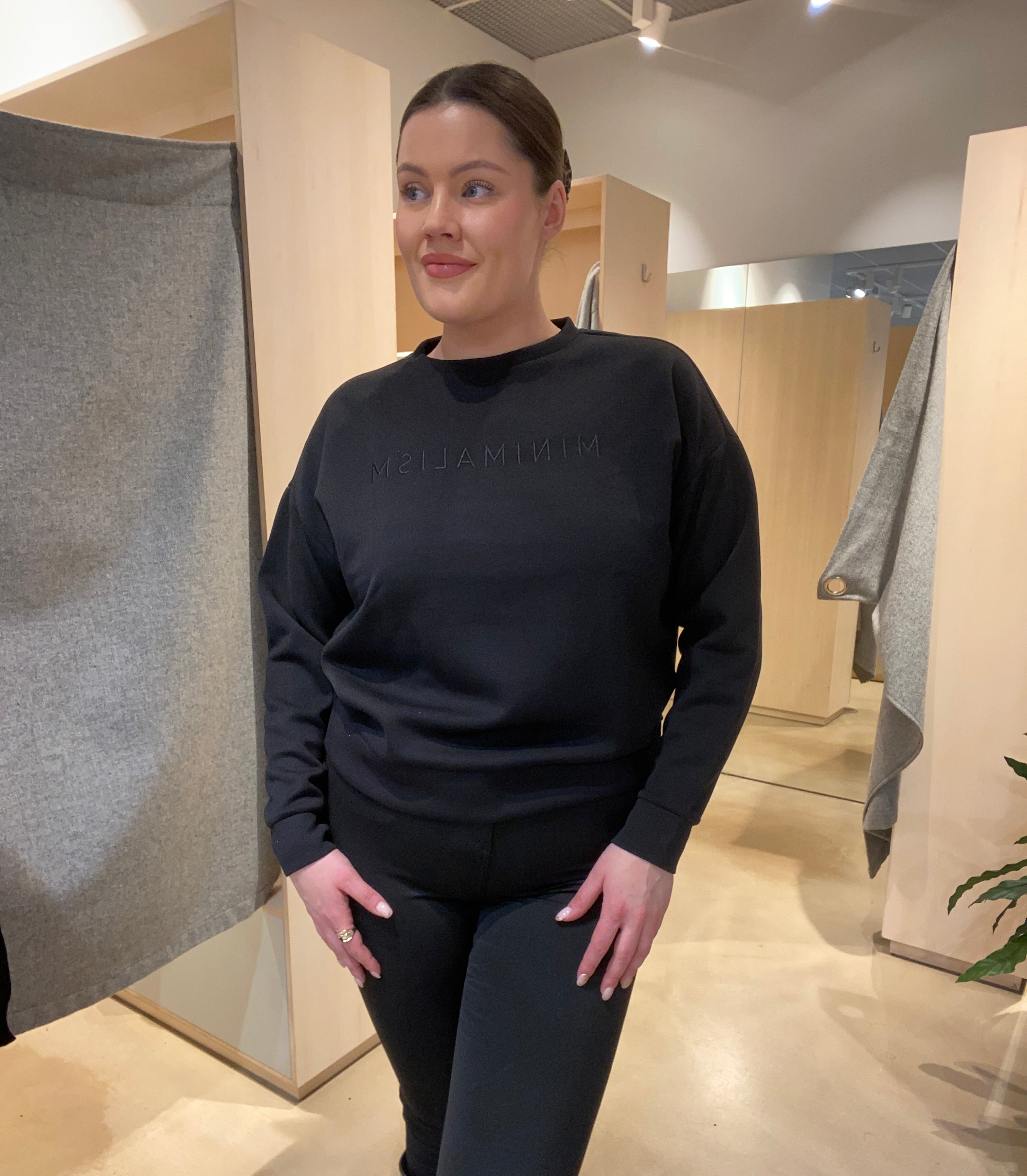 VIREFLECT Sweatshirt - Black Beauty